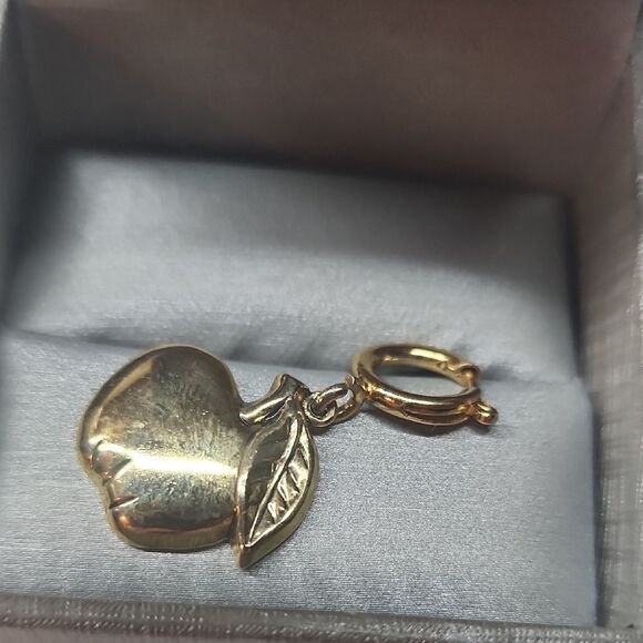 Gold tone Apple Charm - Picture 2 of 4